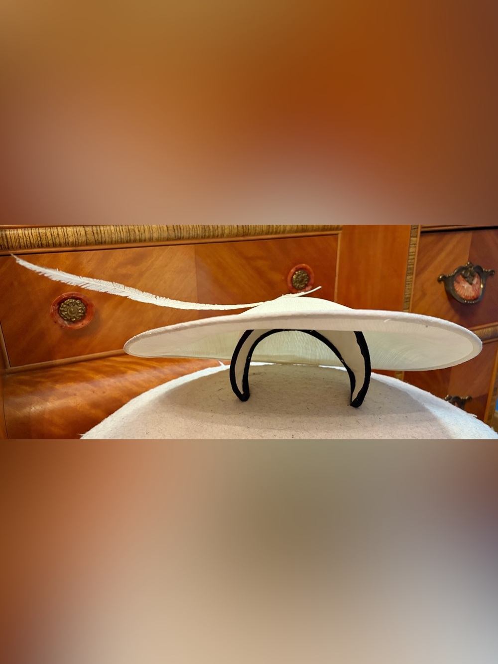 1950s White Asian Oriental Cone Shaped Wide Brim Platter Tilt Hat Feather - Picture 4 of 4